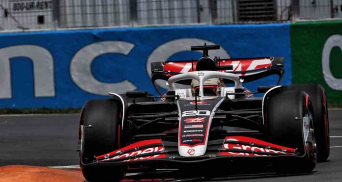 kevin-magnussen-perd-beaucoup-de-temps-sur-un-passage-au-stand