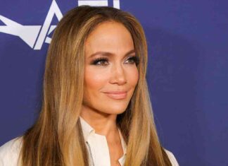 Jennifer Lopez Surprised by Diddy Question at Autograph Signing Event news-01112024-004840