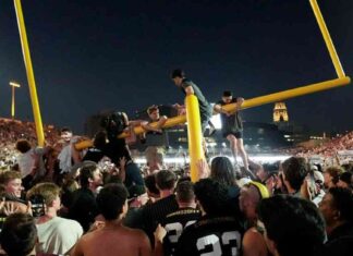 Viral Vanderbilt Celebration: Helicopter Night Vision View of Goalpost Madness news-09102024-055056