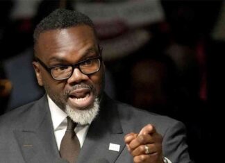 Renovated Office for First Lady Johnson in Chicago Cost $80K amid Budget Shortfall news-12102024-214626