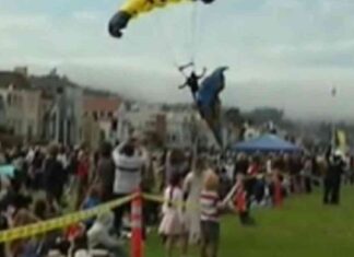 Navy Parachutist Crash-Lands on Mother and Teenager in San Francisco Airshow: Video Capture news-14102024-182034