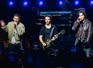 Nick Jonas Incident: Laser Pointer Causes Jonas Brothers Concert Chaos news-17102024-092410