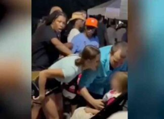 Viral Video: Harris Rallygoer Screams at Baby in Stroller news-28102024-203914