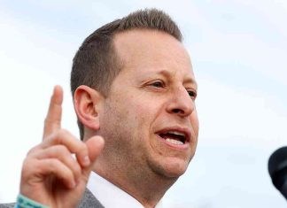 Possible Murder Plot Against Democratic Rep. Jared Moskowitz: Police Alerted news-09112024-211914