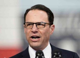 Pennsylvania Governor Josh Shapiro Supports State Supreme Court Decision on Mail-In Ballot Counting news-19112024-072141