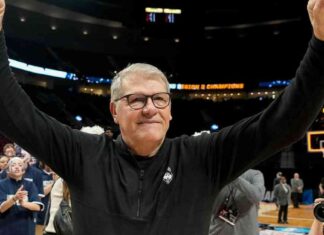 Geno Auriemma Breaks NCAA Wins Record: Legendary UConn Coach Makes History news-21112024-054802