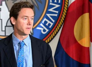 Denver Mayor Mike Johnston Warns Against Trump’s Mass Migrant Deportations news-22112024-074503