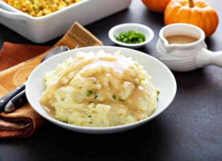 Perfect the Ultimate Thanksgiving Mashed Potatoes with Expert Chef Tips news-22112024-200925