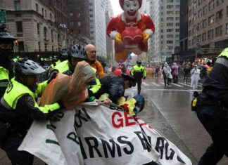 Protesters Disrupt Macy’s Parade, Sparking Controversy and Debate news-28112024-203344