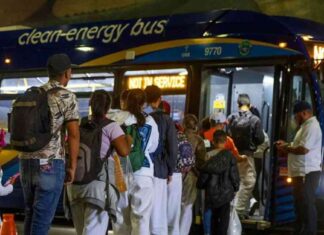 Texas Plan to Bus Migrants Directly to ICE for Deportation news-29112024-054257