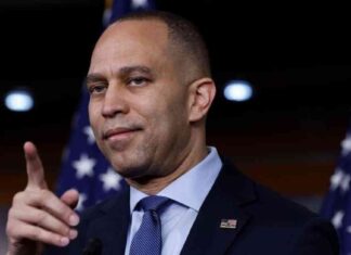 Thanksgiving Bomb Threats Against Liberal Lawmakers Condemned by Democratic Leader news-29112024-234720