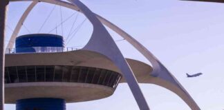 air-traffic-control-prevents-near-collision-on-lax-runway