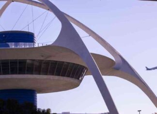 Air Traffic Control Prevents Near Collision on LAX Runway air-traffic-control-prevents-near-collision-on-lax-runway