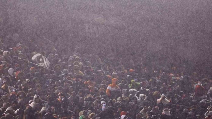 chicago-bears-fans-express-frustration-with-chants-of-sell-the-team