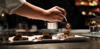 controversy-dc-restaurant-server-fired-for-refusing-service-to-trump-officials