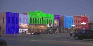 discover-oskaloosas-town-square-a-spectacular-display-of-300000-christmas-lights