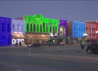 Discover Oskaloosa’s Town Square: A Spectacular Display of 300,000 Christmas Lights discover-oskaloosas-town-square-a-spectacular-display-of-300000-christmas-lights