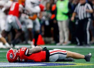 Georgia quarterback Carson Beck sustains injury during SEC championship game georgia-quarterback-carson-beck-sustains-injury-during-sec-championship-game