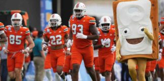 miami-teammates-get-into-heated-fight-during-pop-tarts-bowl