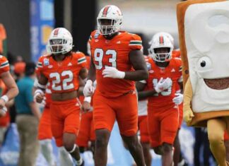 Miami teammates get into heated fight during Pop-Tarts Bowl miami-teammates-get-into-heated-fight-during-pop-tarts-bowl