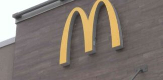 car-crash-at-suburban-mcdonalds-results-in-njuries-and-damage