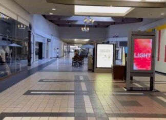 Closure of Last Store Marks End of Era for Suburban Mall closure-of-last-store-marks-end-of-era-for-suburban-mall