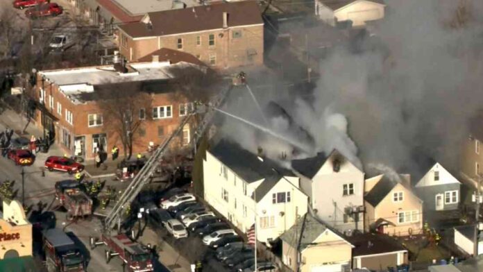 fire-destroys-building-in-chicagos-northwest-side