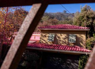 How to Safely Remove Wildfire Smoke Odors from Your Home how-to-safely-remove-wildfire-smoke-odors-from-your-home