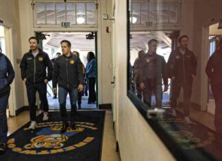 L.A. Teachers Lose Homes as Students from Burned-down Schools Return to Class la-teachers-lose-homes-as-students-from-burned-down-schools-return-to-class