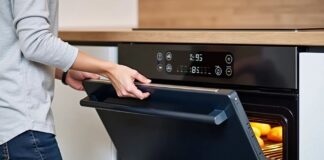 Cleaning an oven is one of those chores that many of us put off for as long as possible. It’s messy, time-consuming, and honestly, not the most exciting way to spend an afternoon. But when you think about all the meals your oven helps you whip up, giving it a good clean is well worth the effort. Plus, a clean oven works better and can even make your food taste better. Let’s break down how to clean your oven quickly and thoroughly, without the headache.