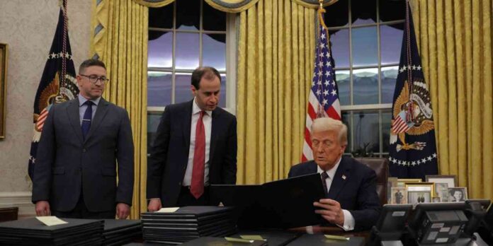 revoked-security-clearances-trump-targets-51-national-security-officials