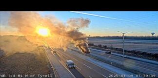 vehicle-fire-on-90-in-suburbs-causes-massive-smoke-clouds