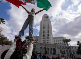 L.A. Students Join Immigration Protests; Vandalism, LAPD Reports la-students-join-mmigration-protests-vandalism-lapd-reports