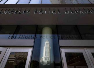 LAPD Officer Faces Lawsuit for Pulling Gun in Girlfriend Dispute lapd-officer-faces-lawsuit-for-pulling-gun-in-girlfriend-dispute