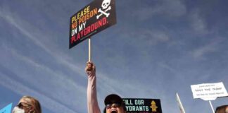 protest-against-fire-debris-disposal-at-calabasas-landfill
