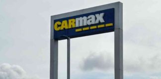 angry-customer-njures-eight-at-nglewood-car-dealership