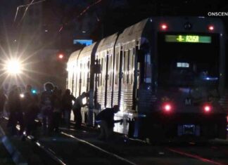 Chaos in Downtown L.A.: Mob Tags Buildings and Trains while Someone Breathes Fire chaos-in-downtown-la-mob-tags-buildings-and-trains-while-someone-breathes-fire